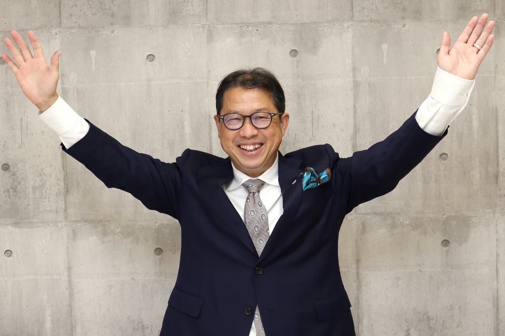 両手を広げて迎える宮田久雄